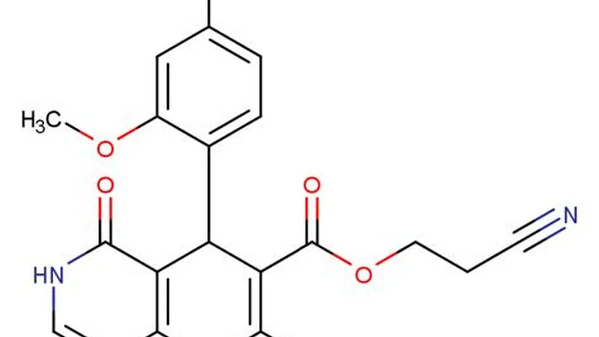 肾内科医生在电脑前查看患者肾功能指标，讨论用药